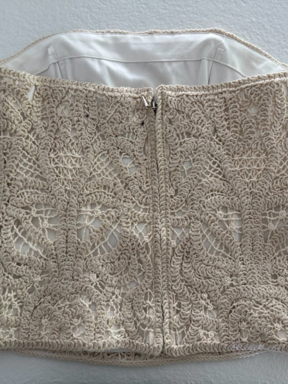 White House Black Market Cream Crochet Strapless Top Size 2 - Picture 6 of 7